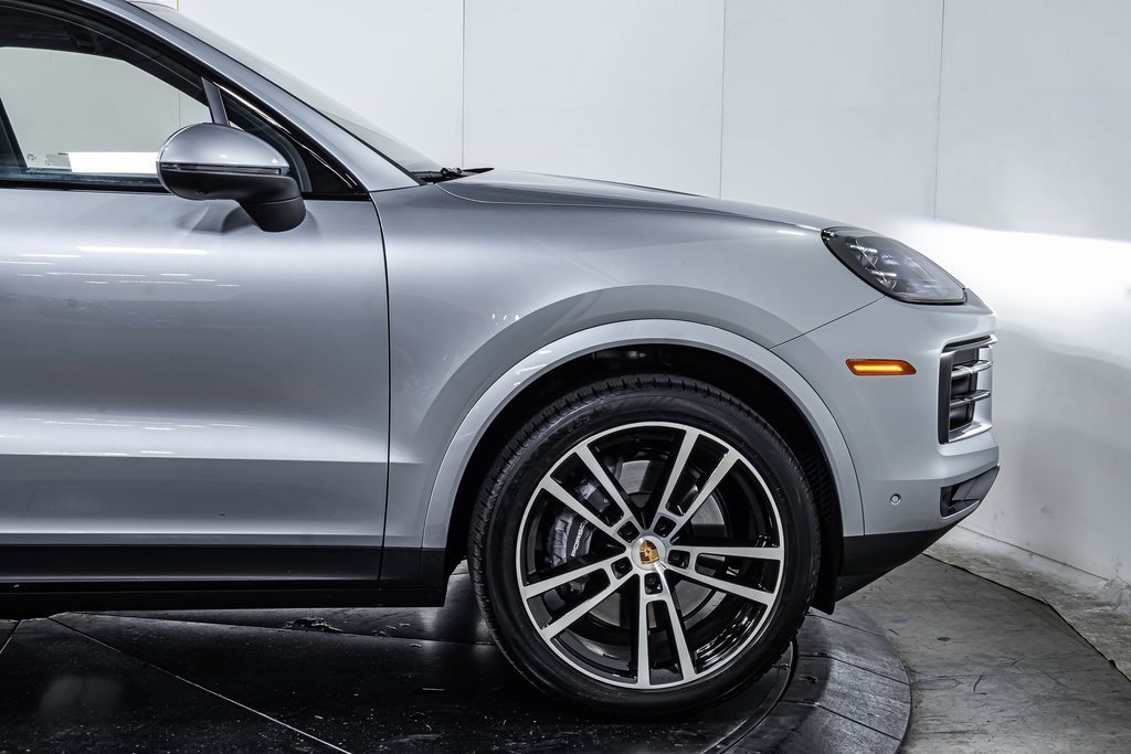 Certified 2025 Porsche Cayenne image 11