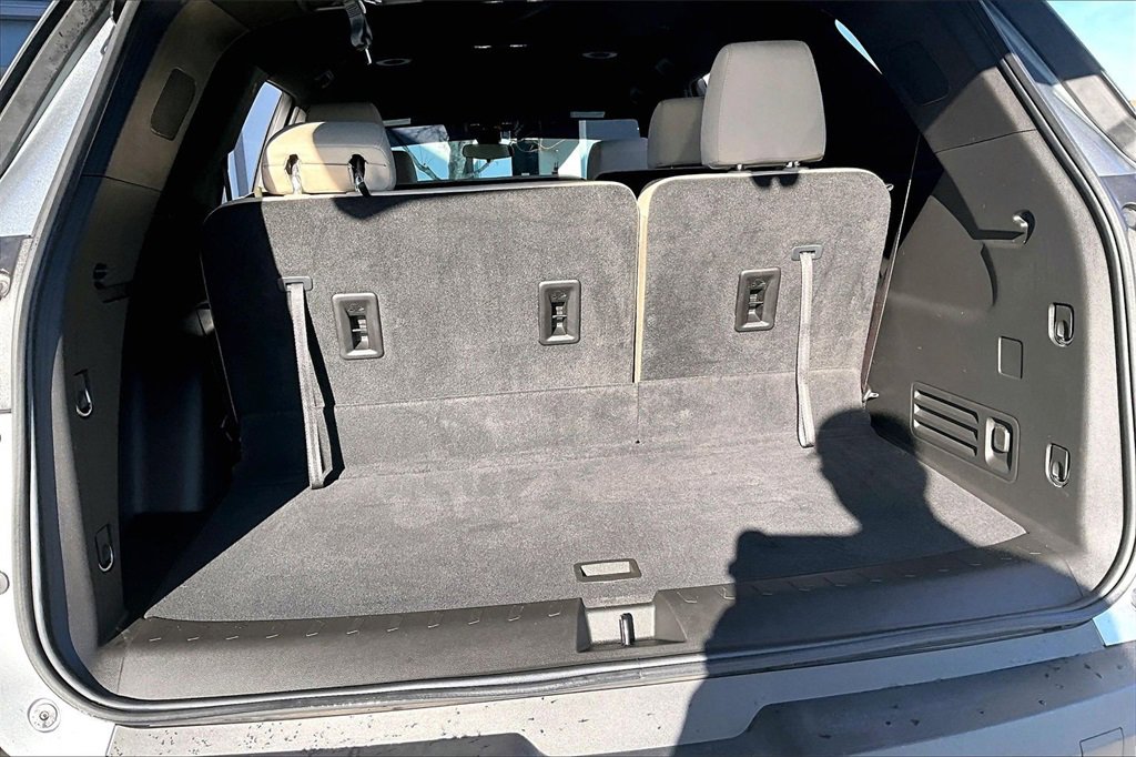 Used 2023 Chevrolet Traverse LS w/ Safety Package image 25