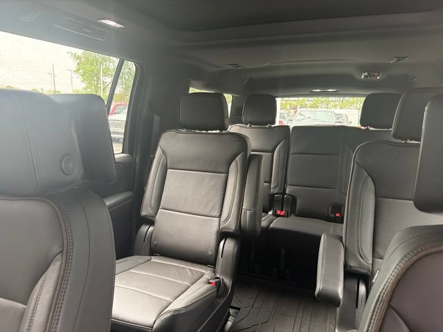 Used 2024 Chevrolet Suburban High Country w/ Advanced Technology Package AWD/4WD image 9