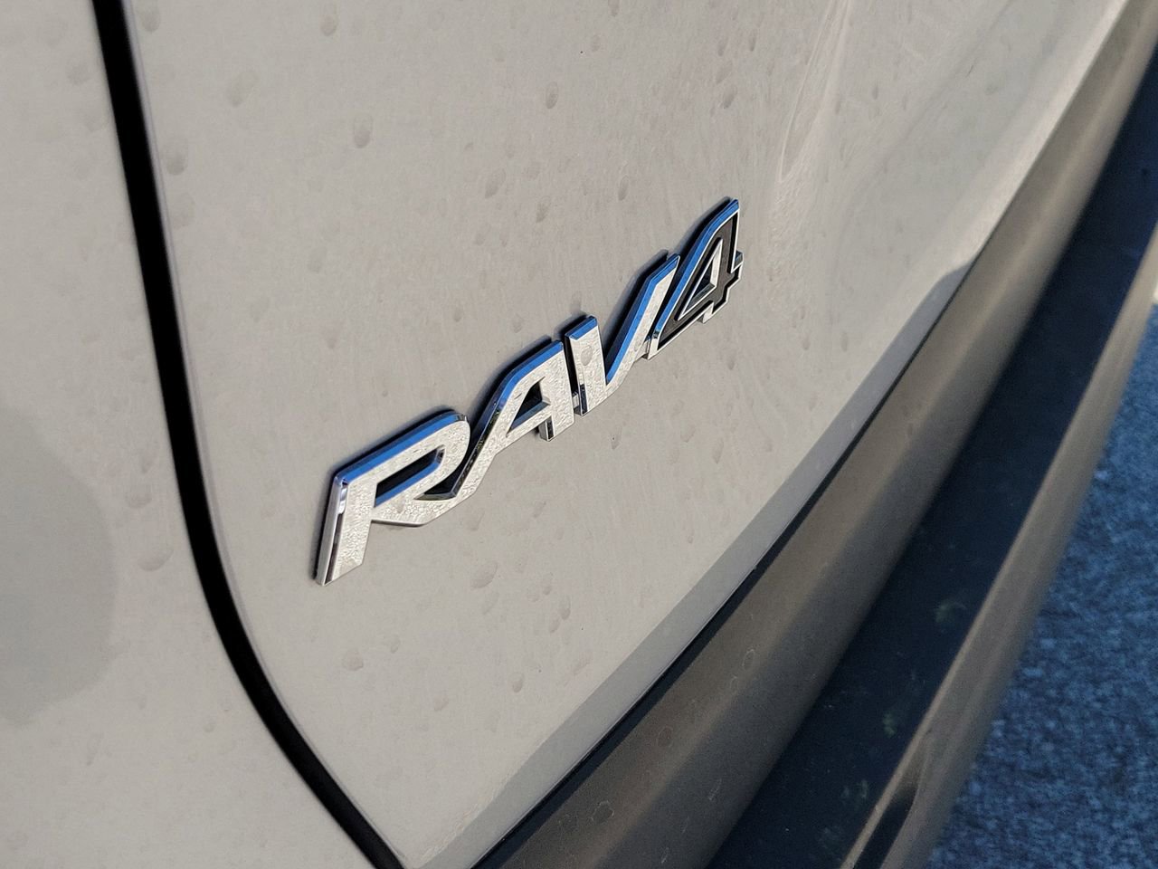 Used 2023 Toyota RAV4 XLE Premium image 6