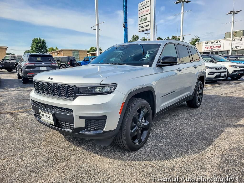 Used 2023 Jeep Grand Cherokee L Laredo AWD/4WD image 9