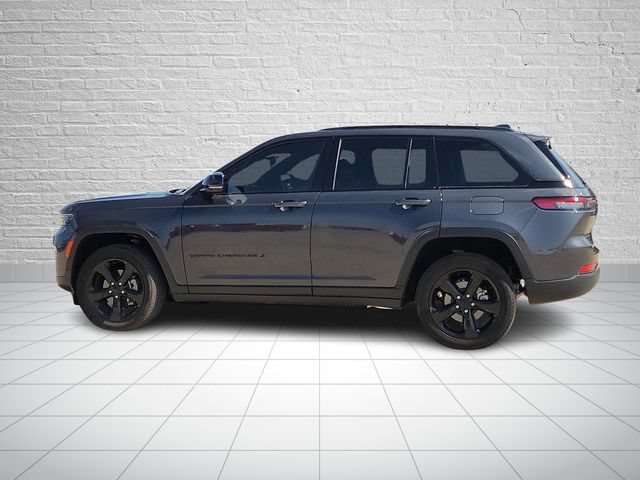 Used 2023 Jeep Grand Cherokee Altitude AWD/4WD image 2