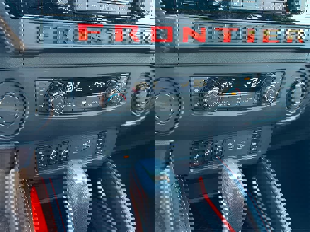 Used 2025 Nissan Frontier Pro-X w/ Pro Convenience Package image 29