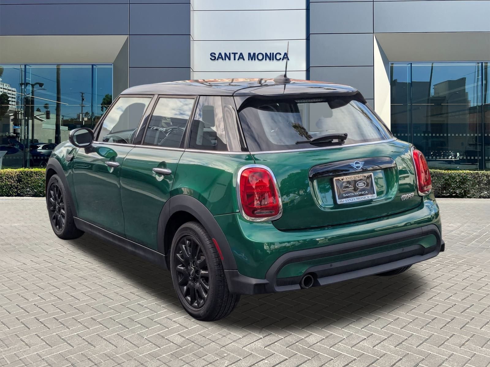 Used 2023 MINI Cooper 4-Door Hardtop image 8
