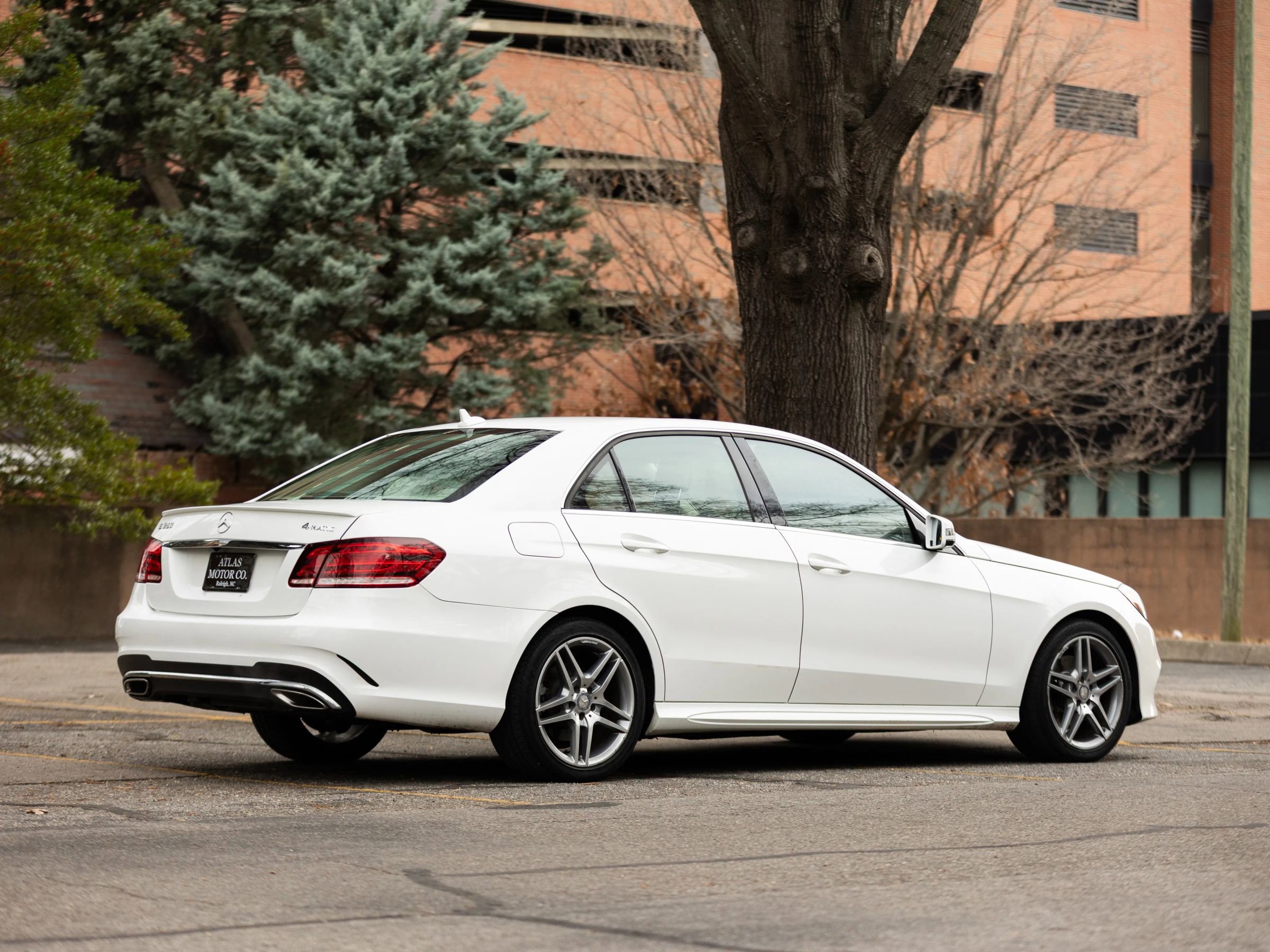 Used 2014 Mercedes-Benz E 350 4MATIC Sedan image 7