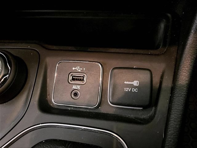 Used 2020 Jeep Cherokee Latitude Plus w/ Cold Weather Group AWD/4WD image 31