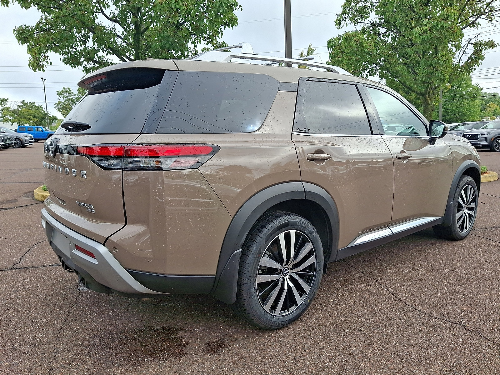 Used 2024 Nissan Pathfinder Platinum AWD/4WD image 6