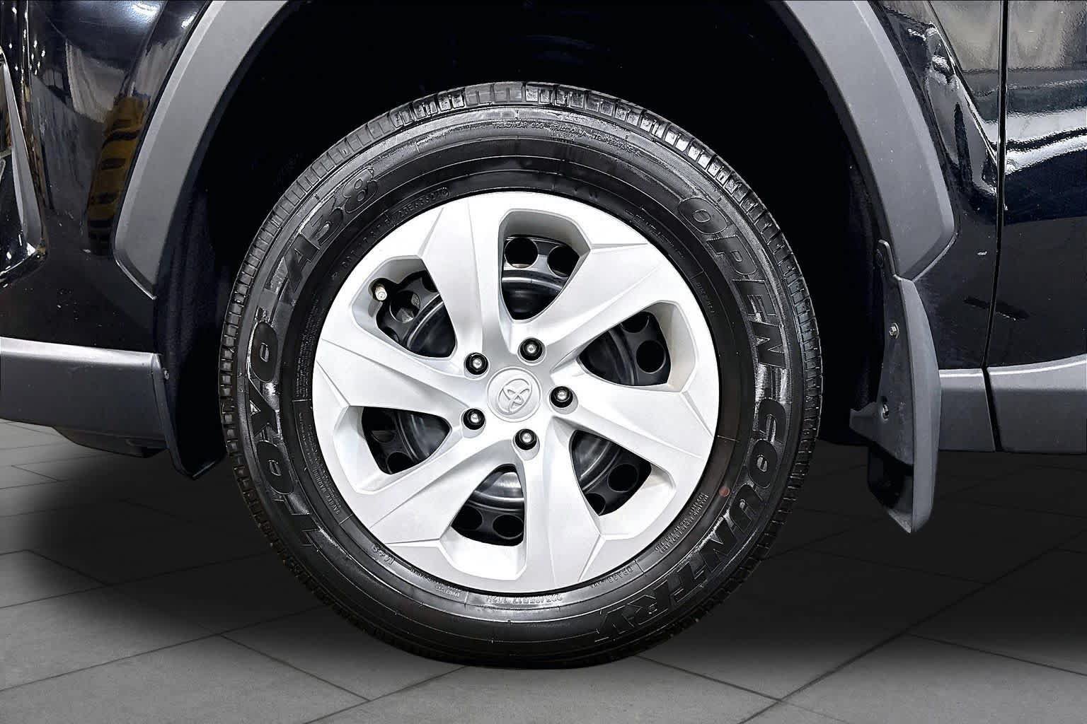 Used 2024 Toyota RAV4 LE AWD/4WD image 11