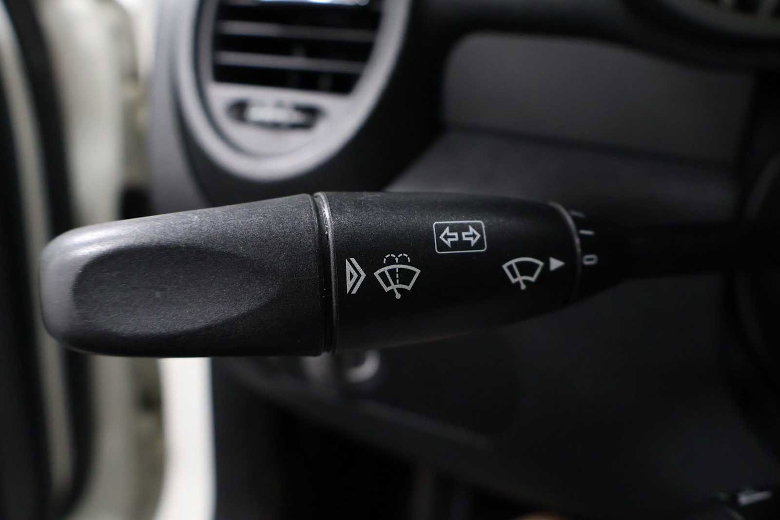 Used 2009 Mercedes-Benz SLK 300 image 24