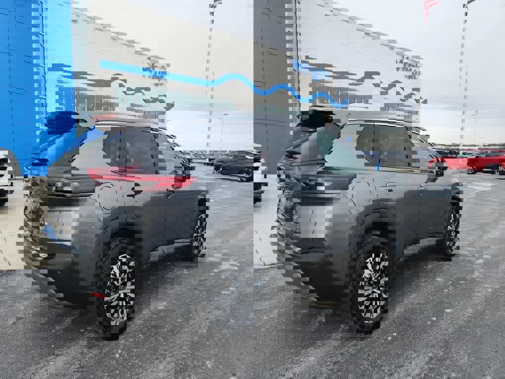 Used 2023 Nissan Rogue SV w/ SV Premium Package image 2