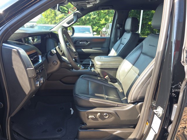 Used 2025 GMC Yukon XL Denali AWD/4WD image 13
