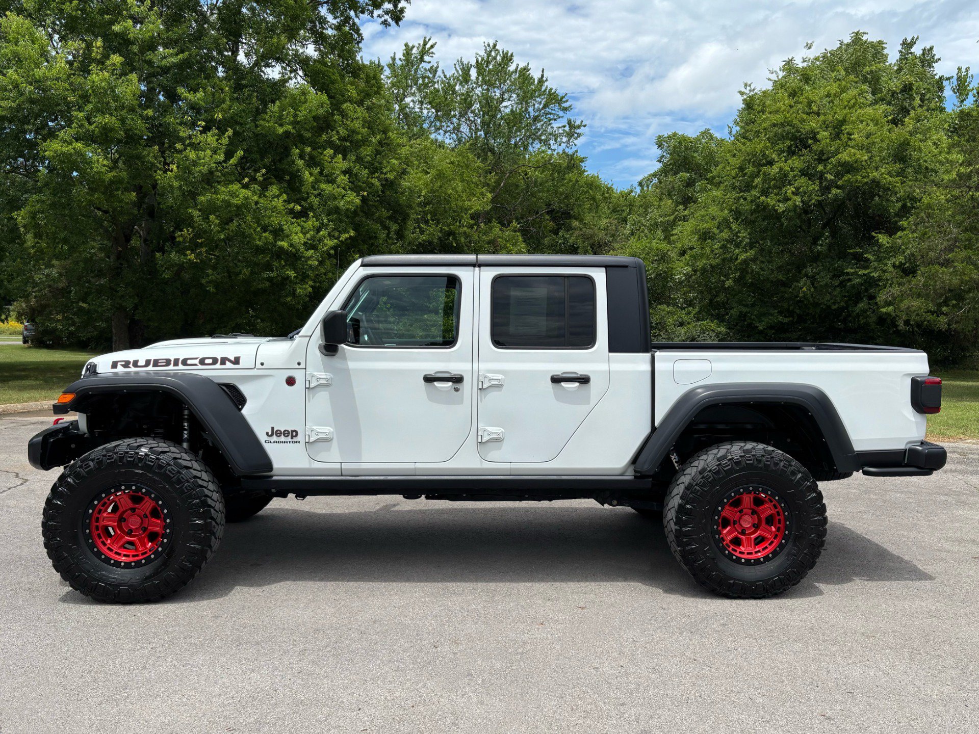 Used 2022 Jeep Gladiator Rubicon w/ LED Lighting Group AWD/4WD image 8