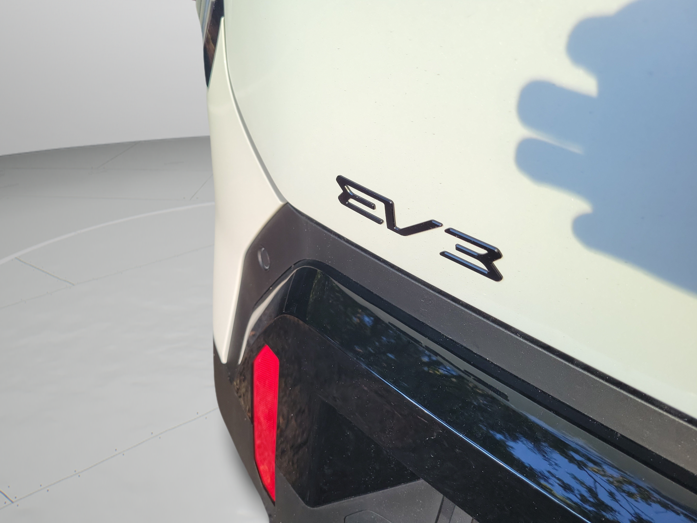 New 2027 Kia EV3 Land FWD image 30