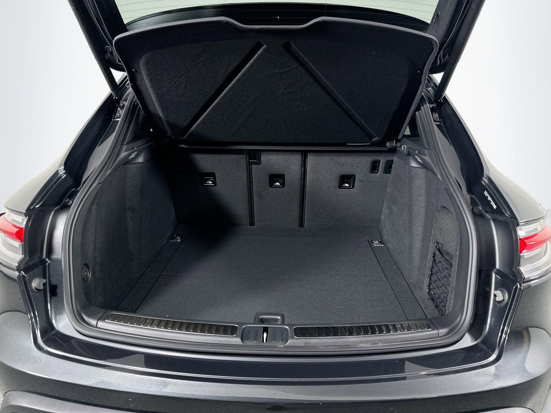 Certified 2025 Porsche Macan image 37