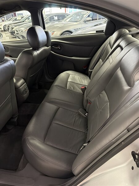 Used 2001 Oldsmobile Aurora 3.5 w/ Convenience Pkg FWD image 31