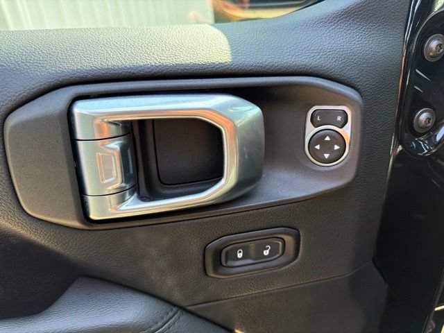 Used 2022 Jeep Wrangler Unlimited Sahara AWD/4WD image 18