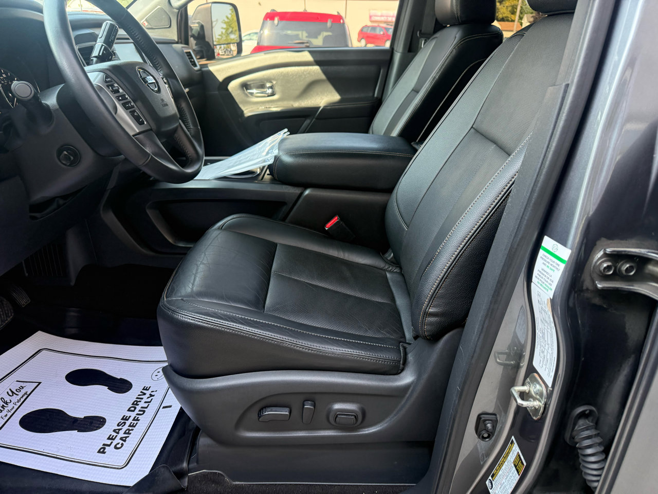 Used 2018 Nissan Titan Platinum Reserve image 11