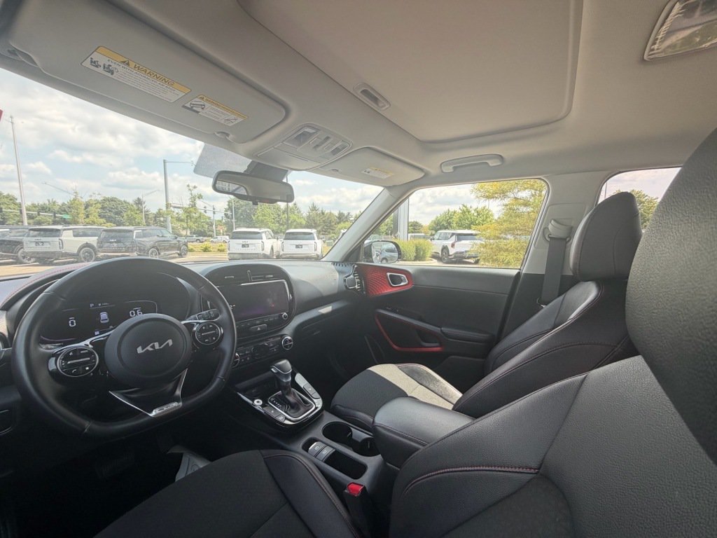 Used 2023 Kia Soul GT-Line w/ GT-Line Technology Package FWD image 9