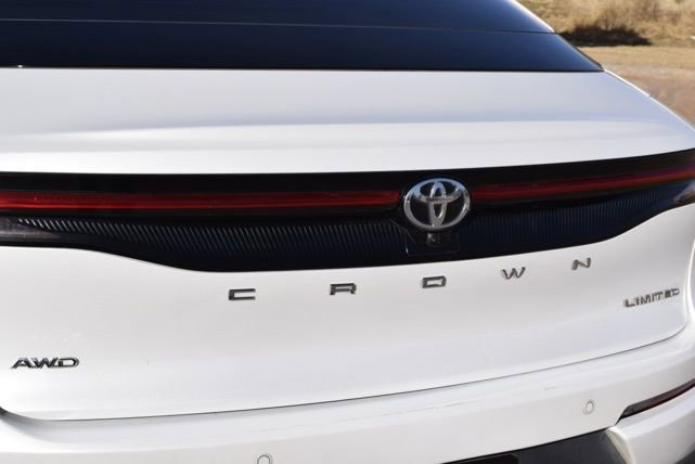 Used 2023 Toyota Crown Limited image 14