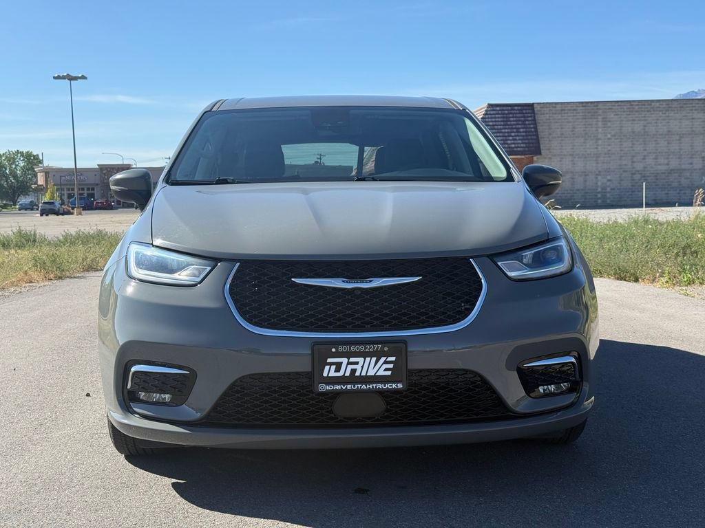Used 2023 Chrysler Pacifica Touring-L FWD image 5