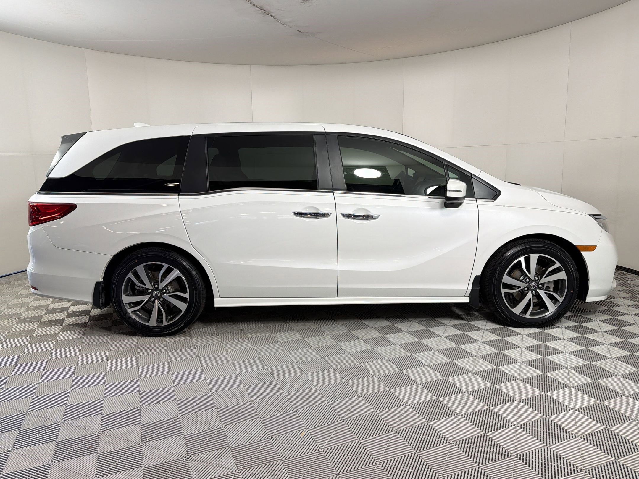 Certified 2023 Honda Odyssey Touring image 8