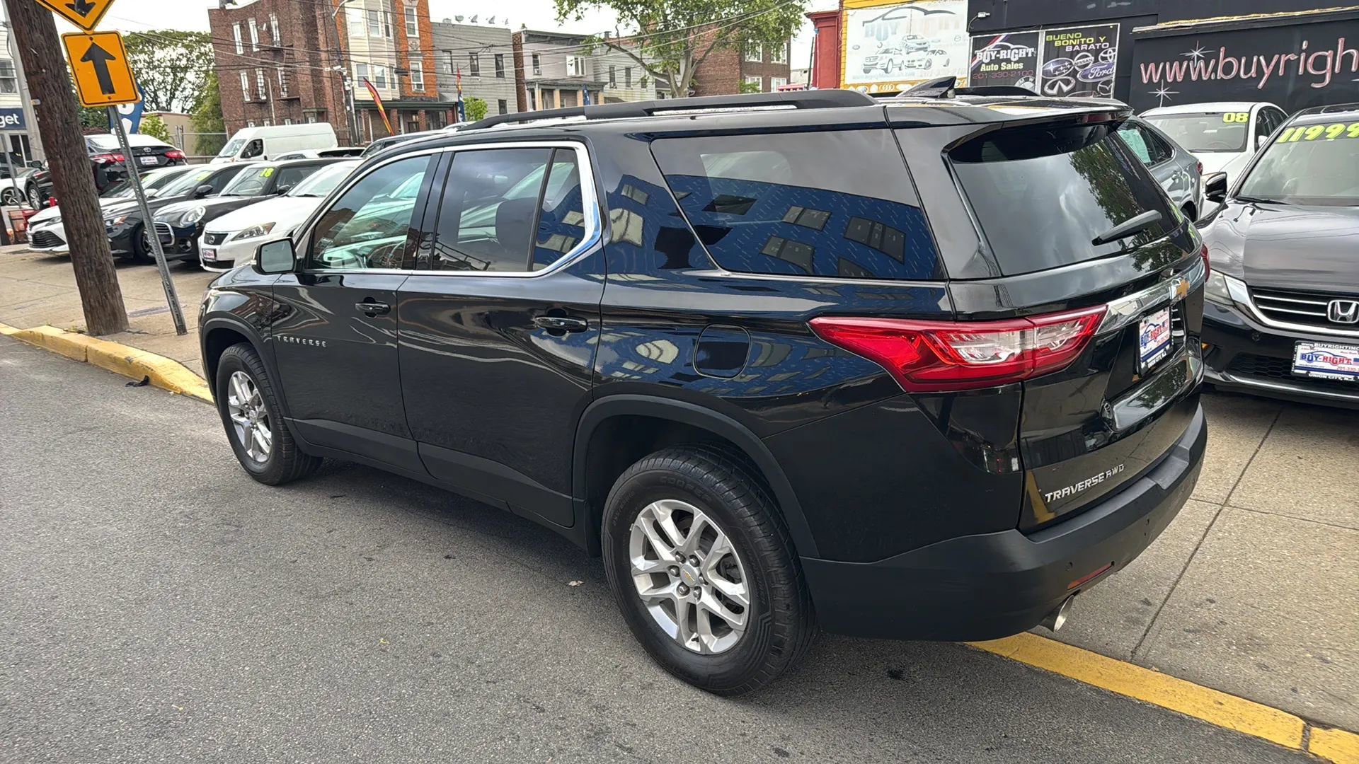 Used 2021 Chevrolet Traverse LT image 5