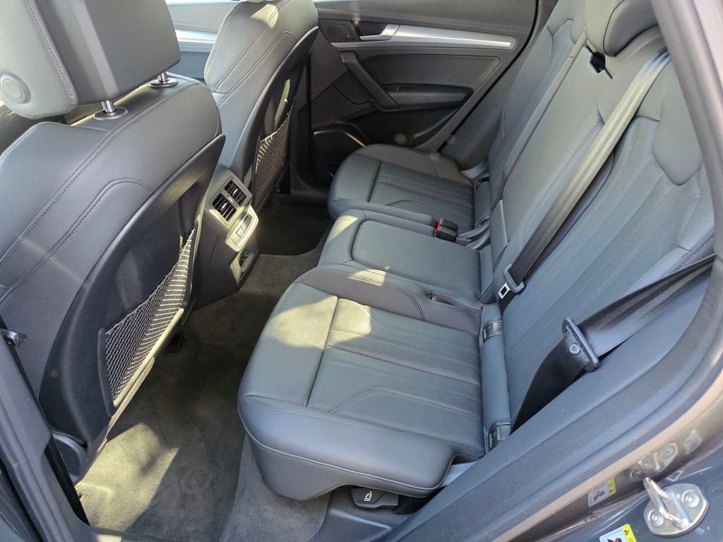 Used 2020 Audi Q5 2.0T Premium w/ Titanium Sport Package image 15