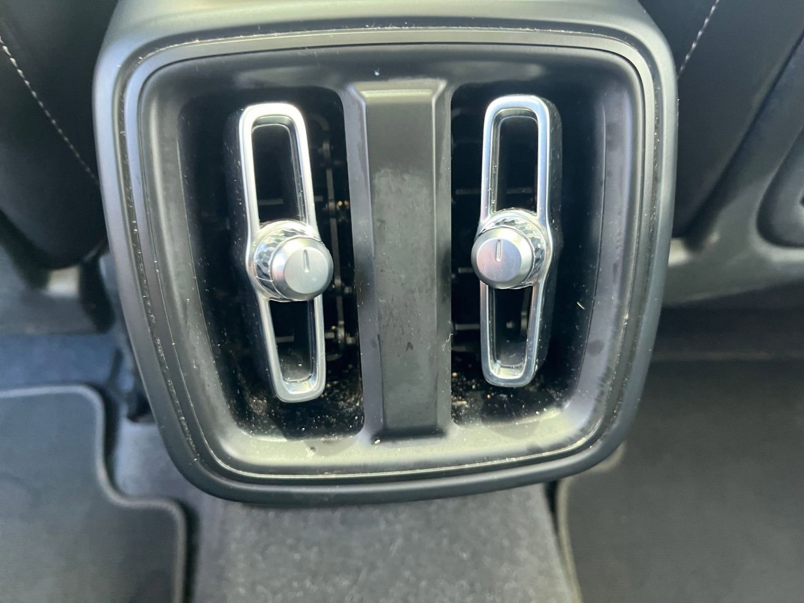 Used 2024 Volvo XC40 B5 Core AWD/4WD image 24