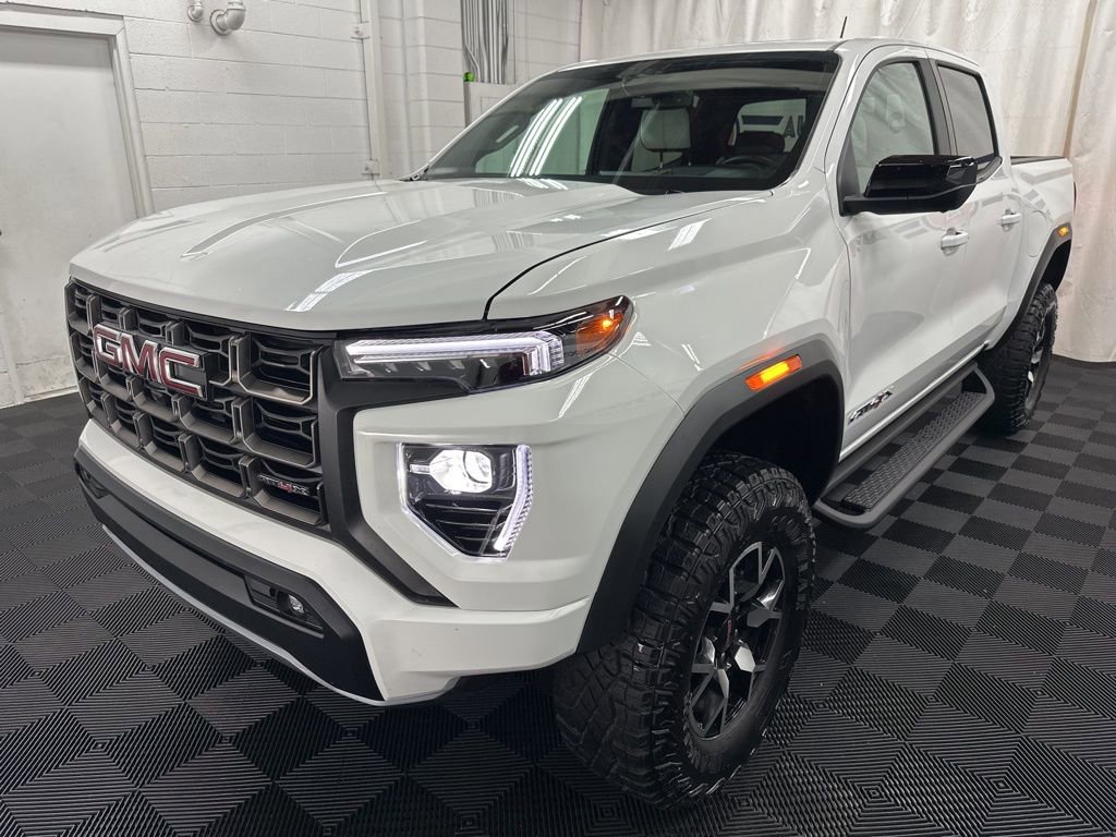 Used 2025 GMC Canyon AT4 w/ AT4X Package image 4