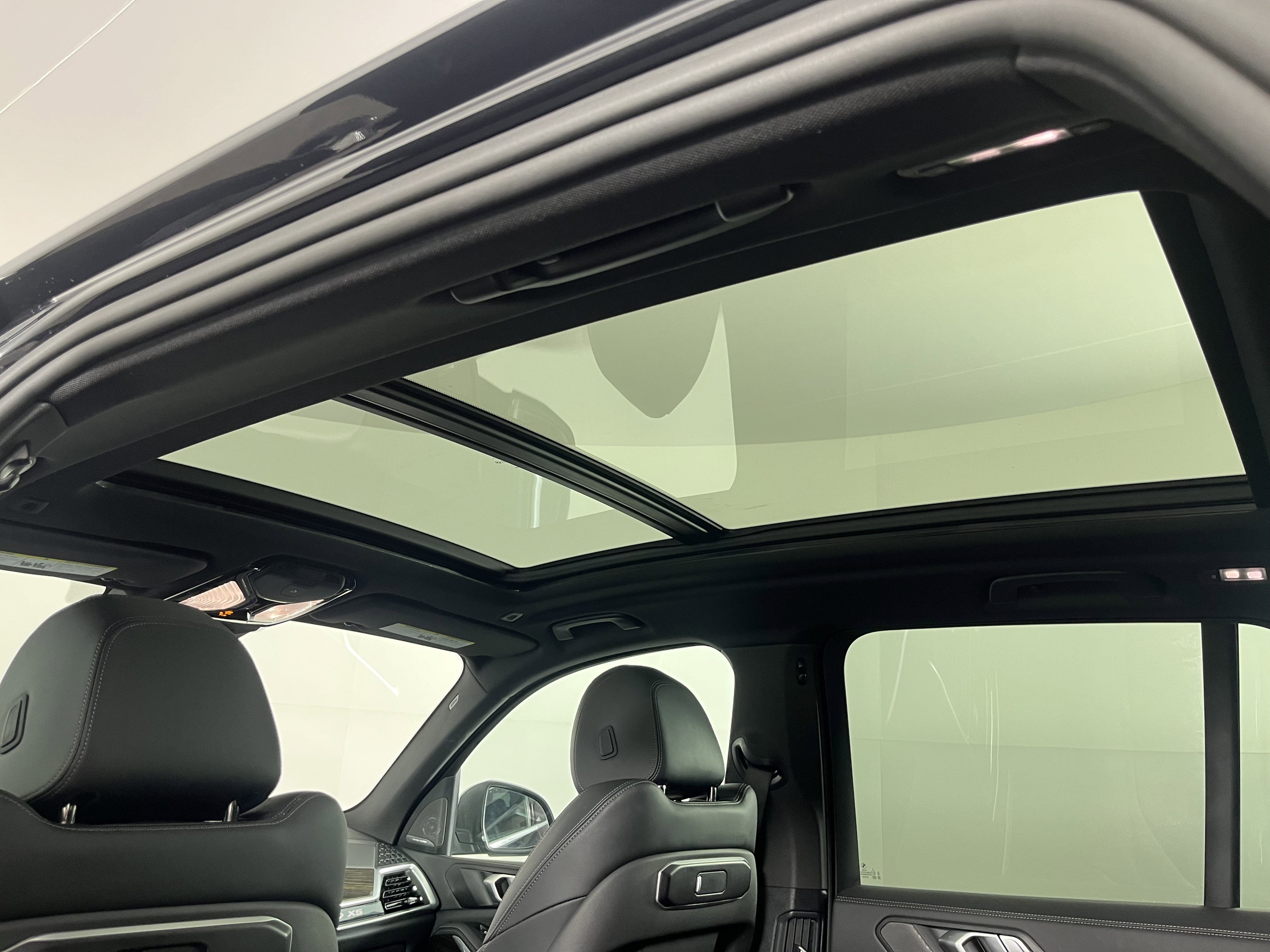 Certified 2025 BMW X5 xDrive40i w/ Premium Package image 17