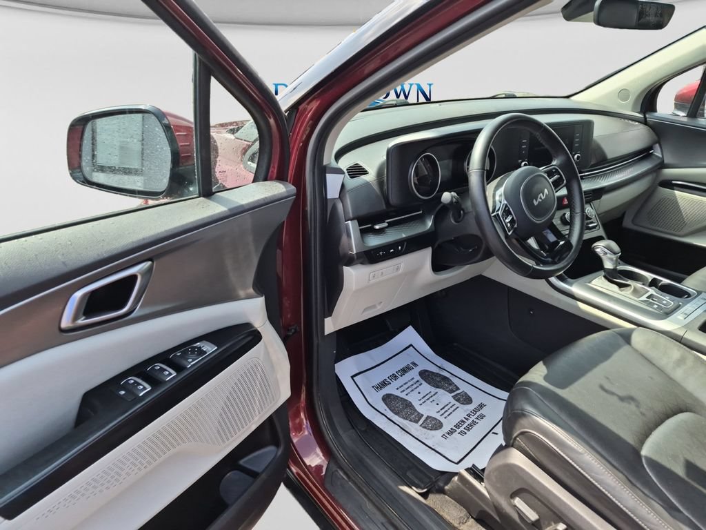 Used 2023 Kia Carnival LX FWD image 25