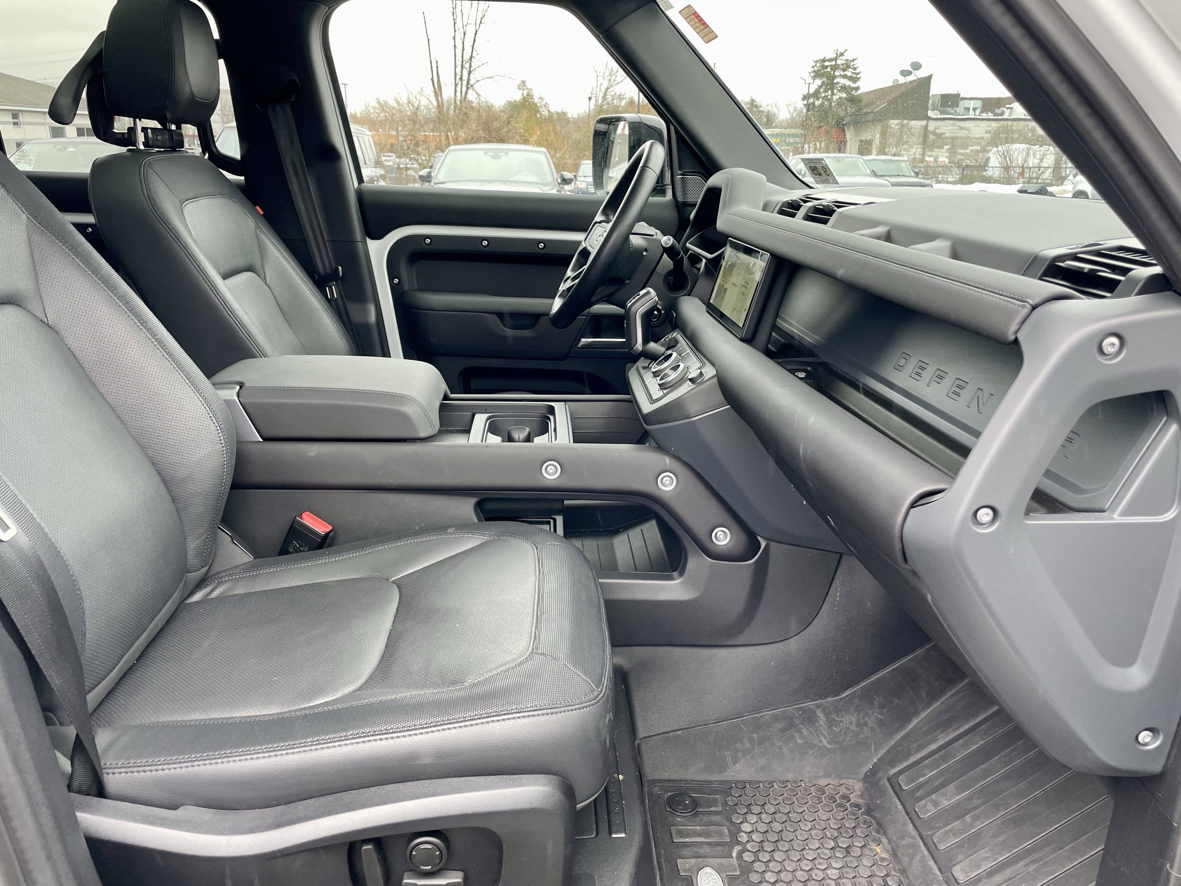 Used 2024 Land Rover Defender 110 X-Dynamic SE image 13