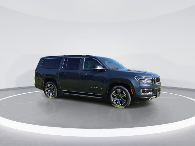 Used 2024 Jeep Wagoneer L Series II w/ Flexible Seating Group AWD/4WD image 9