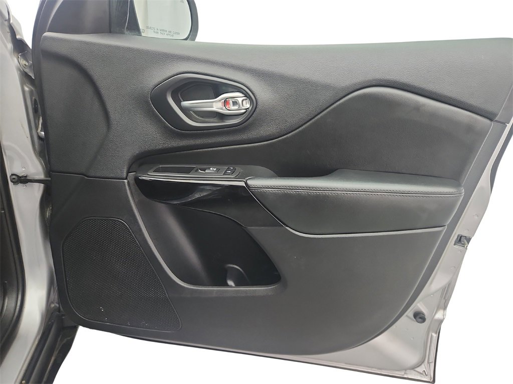 Used 2019 Jeep Cherokee Latitude Plus image 25