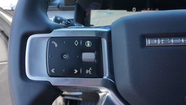 Used 2024 Land Rover Discovery Dynamic SE AWD/4WD image 13
