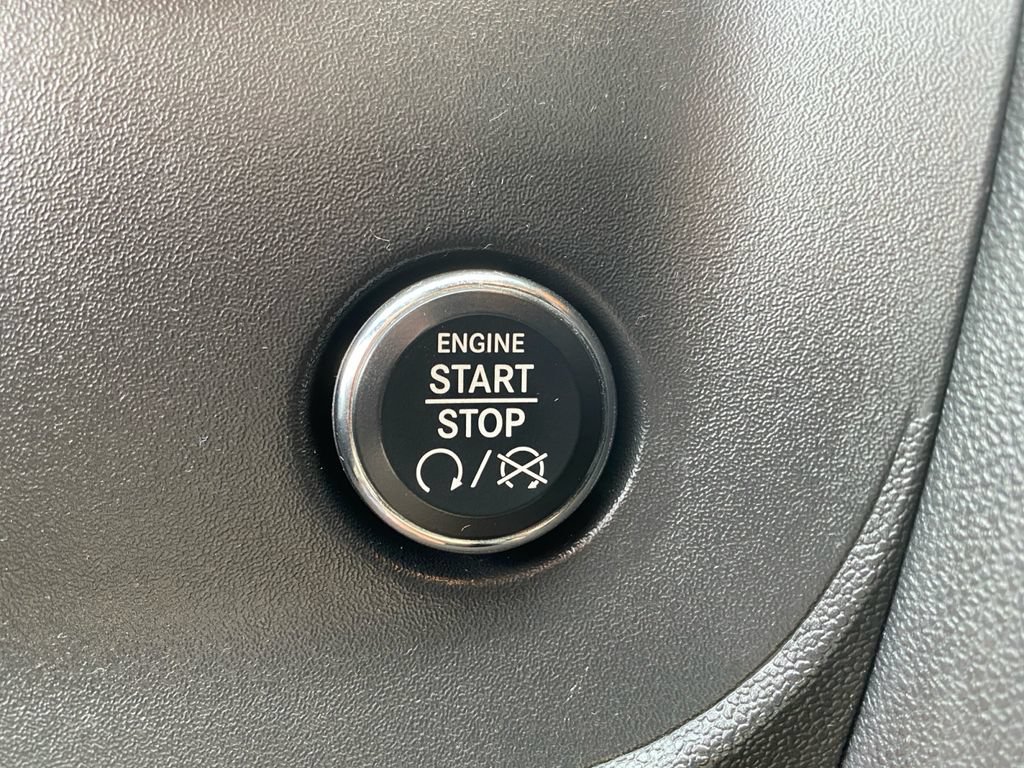 Used 2013 Dodge Challenger R/T RWD image 35