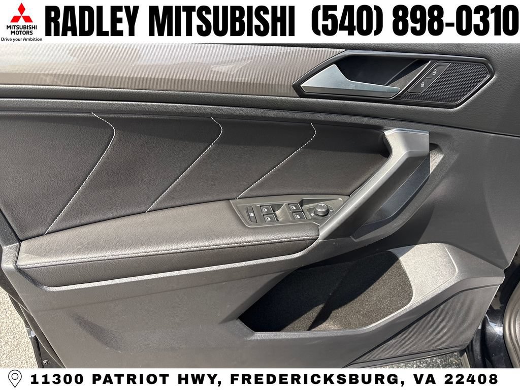 Used 2023 Volkswagen Tiguan SE w/ Panoramic Sunroof Package AWD/4WD image 9