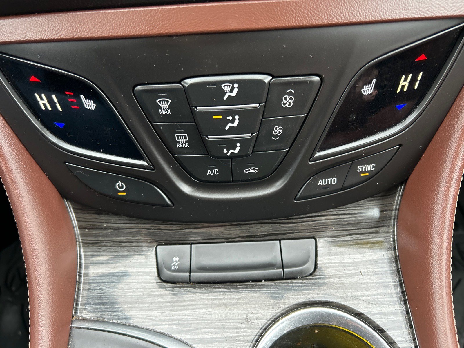 Used 2018 Buick Envision Essence image 30