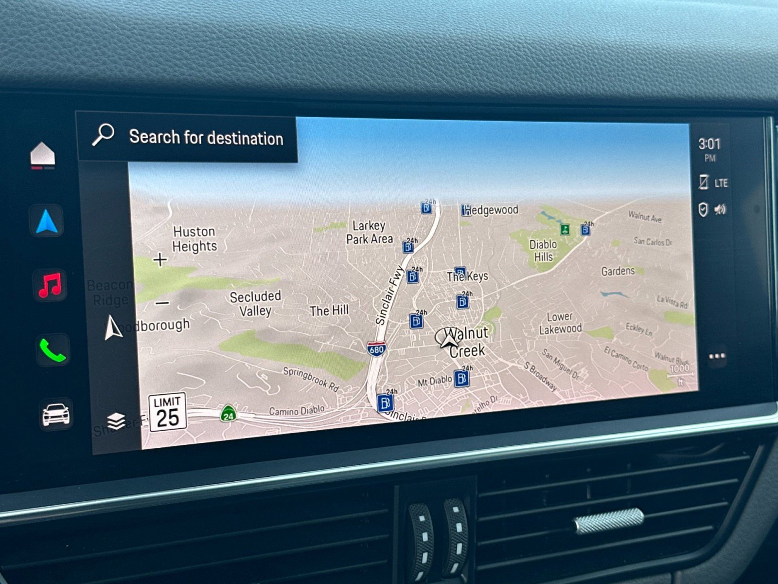 Certified 2023 Porsche Cayenne Platinum Edition image 19