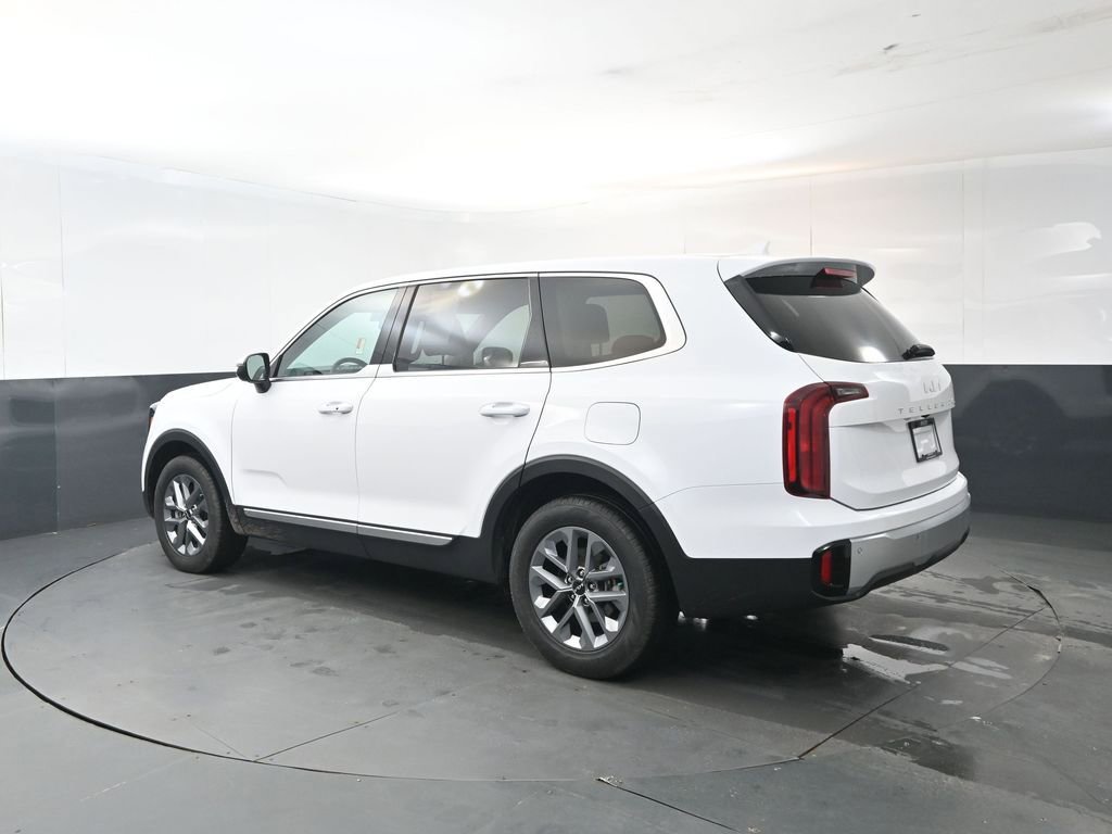 Used 2023 Kia Telluride LX image 3