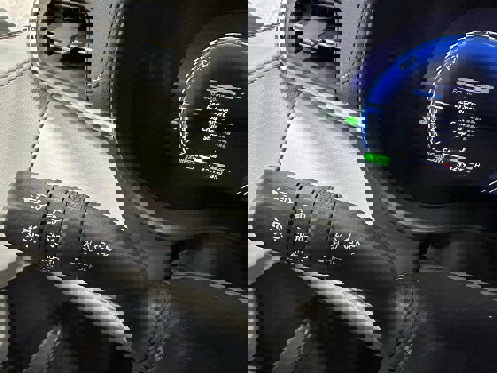 Used 2025 Toyota Sienna XSE image 21