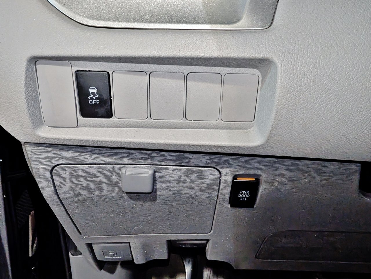 Used 2020 Toyota Sienna LE AWD/4WD image 40
