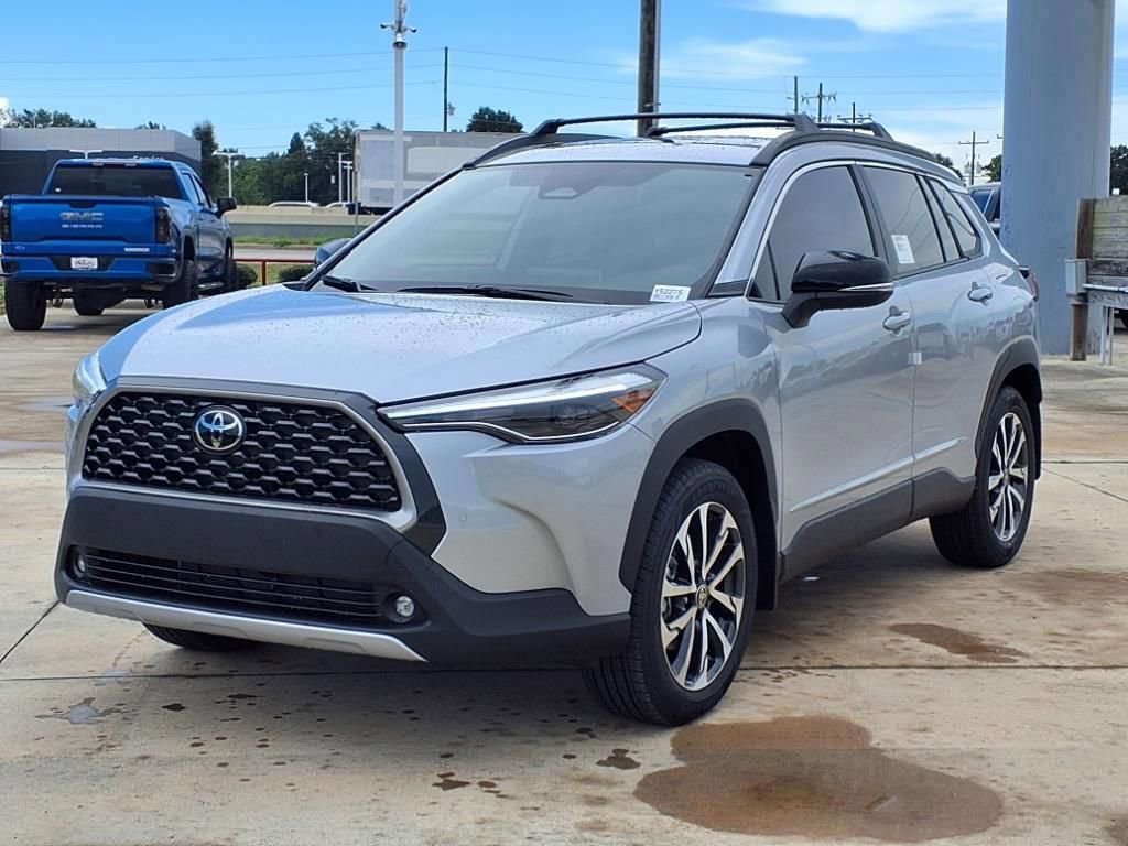 Used 2025 Toyota Corolla Cross XLE w/ Convenience Package image 8