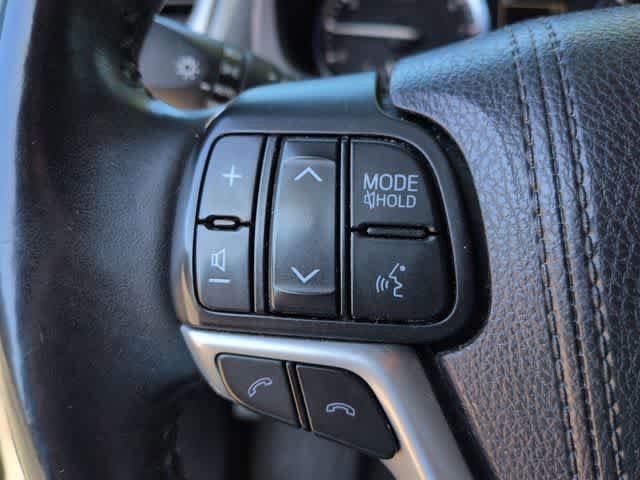 Used 2017 Toyota Highlander Limited Platinum AWD/4WD image 26