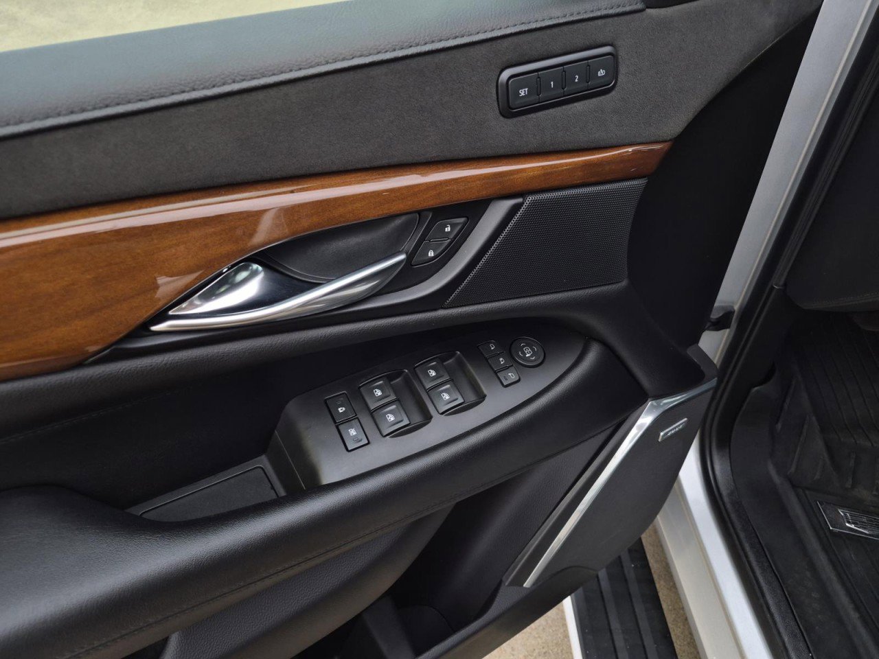 Certified 2020 Cadillac Escalade Premium Luxury image 13