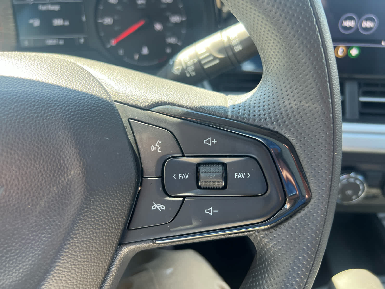 Used 2025 Chevrolet Trax LS w/ Driver Confidence Package FWD image 12