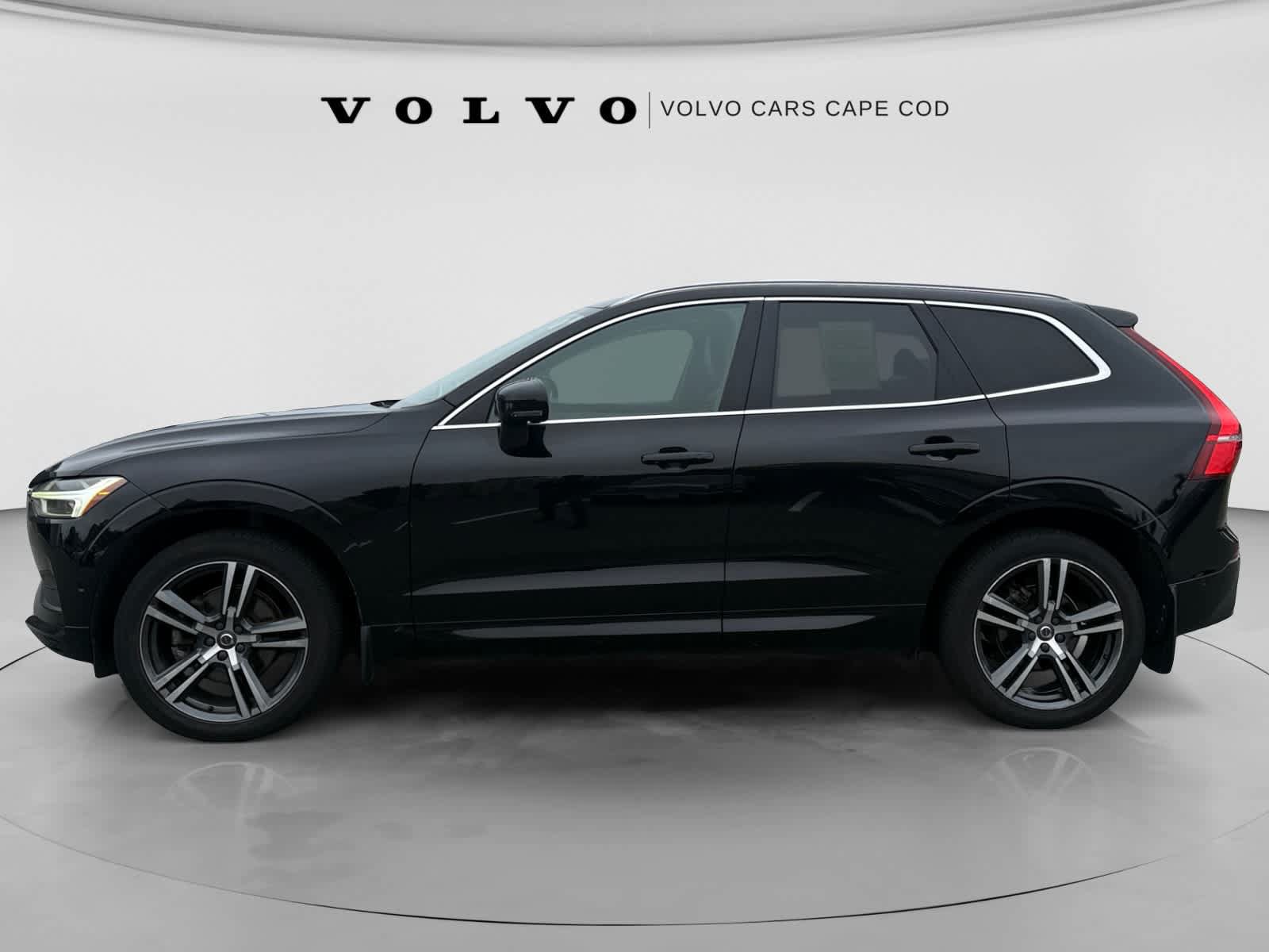 Used 2019 Volvo XC60 T5 Momentum w/ Protection Package AWD/4WD image 4