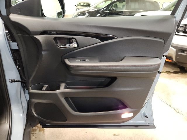 Certified 2025 Honda Ridgeline Black Edition image 35