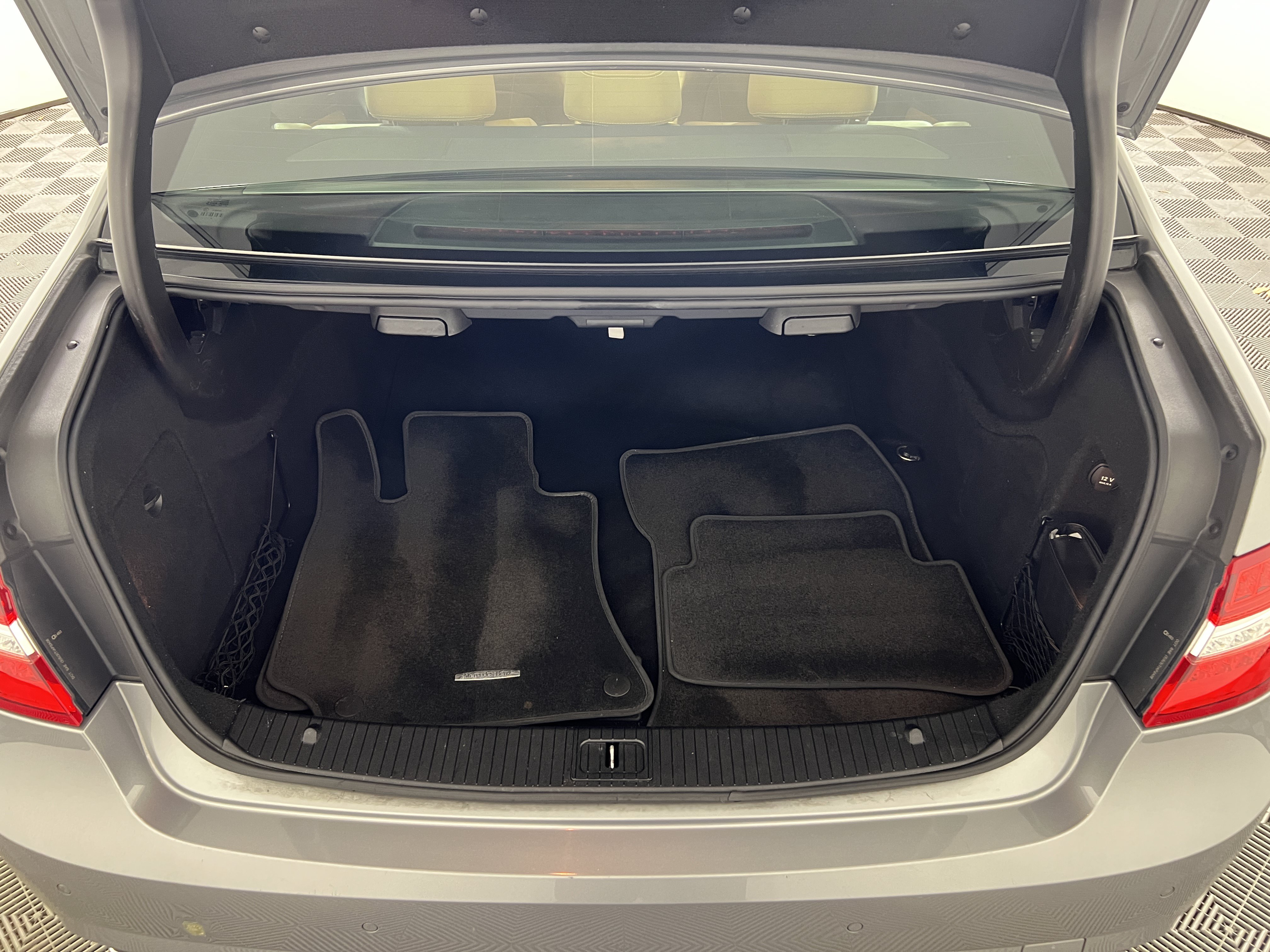 Used 2010 Mercedes-Benz E 350 Sedan image 19