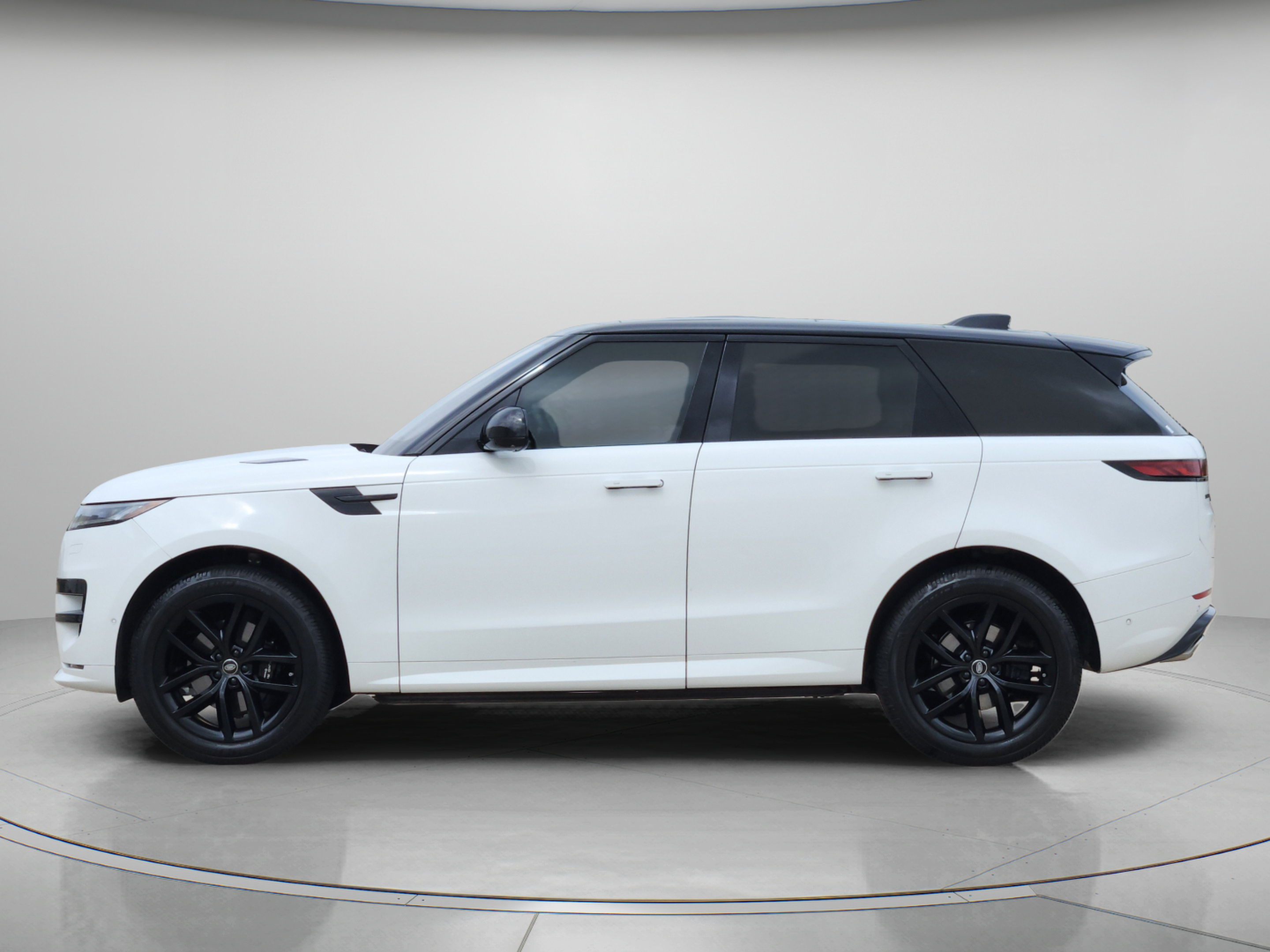 Certified 2023 Land Rover Range Rover Sport SE Dynamic AWD/4WD image 2